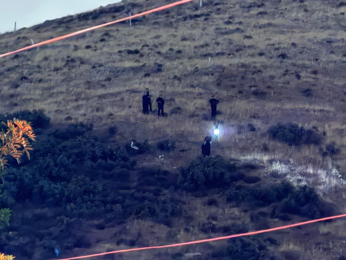 Dos hombres fueron asesinados y otro más resultó herido tras un ataque armado registrado la noche del lunes en la colonia Zona Urbana Mariano Matamoros; autoridades desplegaron un operativo en busca de los responsables. Foto: Border Zoom