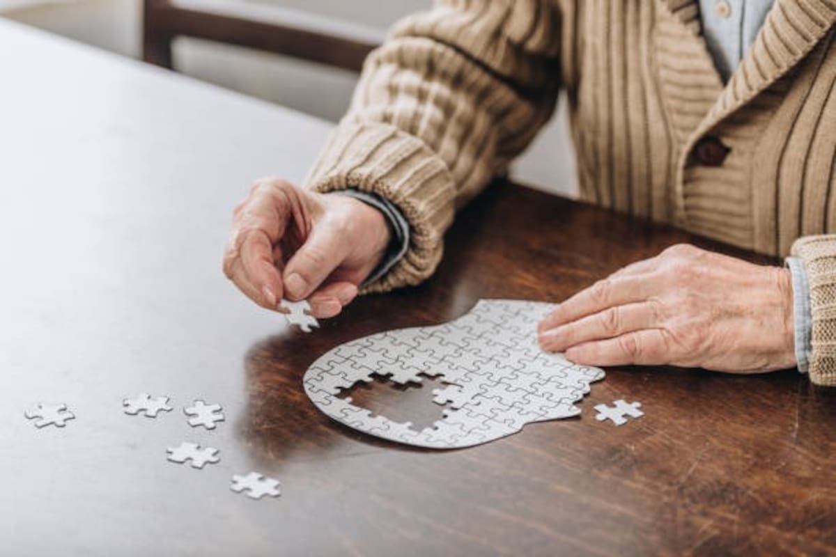 Son mujeres las que más padecen alzheimer