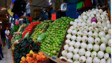 ¿Cuánto suben de precio las frutas y verduras al llevarlos del campo a la mesa y cuáles son las que más se encarecen?