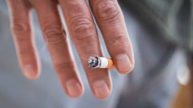 A partir del 15 de febrero se prohíbe fumar en espacios sociales
