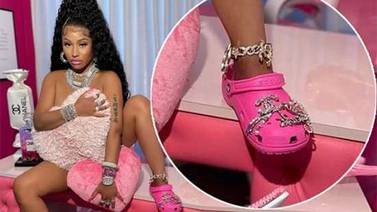 Los carísimos crocs rosas de Nicki Minaj