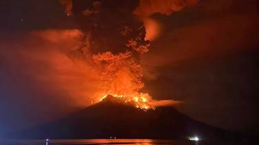 VIDEO: Erupción del volcán Ruang en Indonesia causa evacuaciones masivas