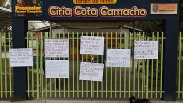 Toman madres de familia preescolar “Ciria Cota Camacho” por retirarles plaza de conserje