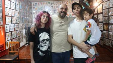 Juan Carlos conecta con sus hijos gracias a la tinta y los tatuajes