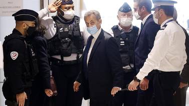 Sarkozy, primer expresidente francés condenado a una pena de cárcel, ¿de qué lo acusan?