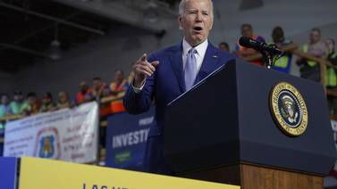 Biden anuncia la cancelación de 7 mil 400 millones de dólares en deuda estudiantil