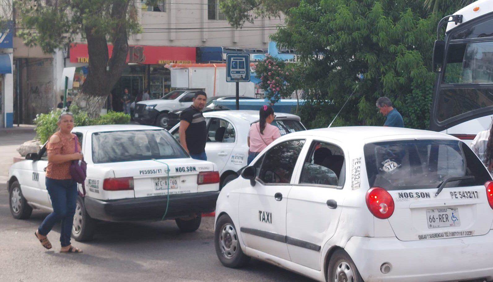 Falta de unidades de transporte urbano incrementa uso de taxis en