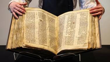 Biblia hebrea más antigua del mundo se vendería hasta en 50 millones de dólares