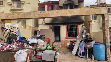 Mamá pide apoyo para curarse quemaduras y pagar daños que sufrió su casa por incendio en Tijuana