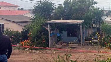 Atacan a tiros a hombre frente a vivienda en Rosarito