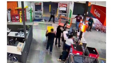 Ladrones hacen disparos en asalto a comercio de venta de artículos para el hogar y ferretería