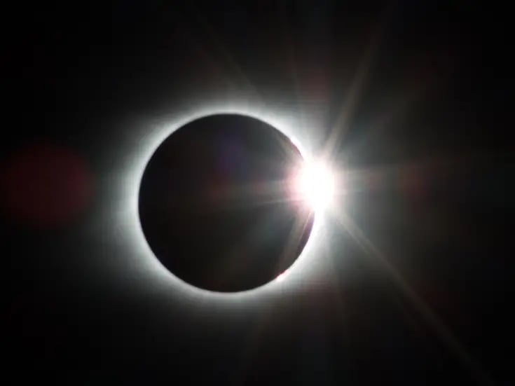 Eclipse del 8 de abril brindará oportunidad de ver la corona supercaliente del Sol