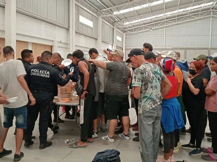 Edomex: Autoridades rescatan a más de 200 migrantes abandonados en bodega