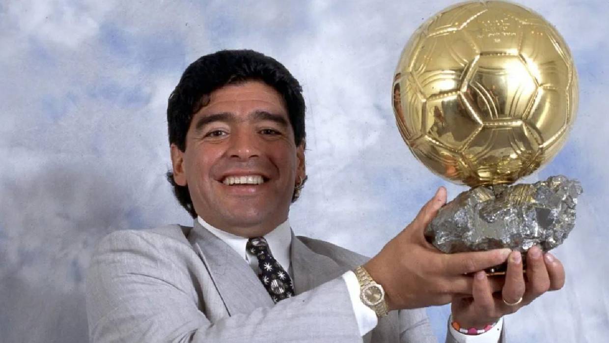 El Balón de Oro de Diego Maradona, ganado en 1986, será subastado en París.