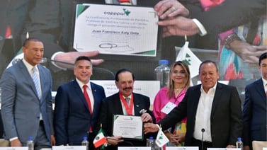 Líderes de partidos PRI, PAN y PRD, opositores al Gobierno de AMLO premian al dueño de El Universal, Juan Francisco Ealy Ortiz