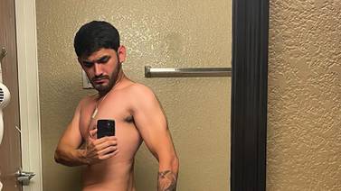 Ricky Yocupicio, vocalista de la banda El Recodo, posa desnudo en Instagram
