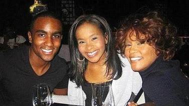 Muere por sobredosis ex pareja de hija de Whitney Houston