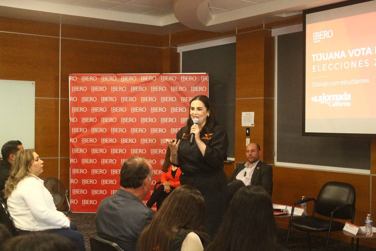 Jóvenes tienen poder de exigir buen trabajo al gobierno: Karla Ruiz