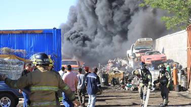 Hermosillo: Fuerte incendio y explosiones en yunque ubicado en la colonia Ladrilleros