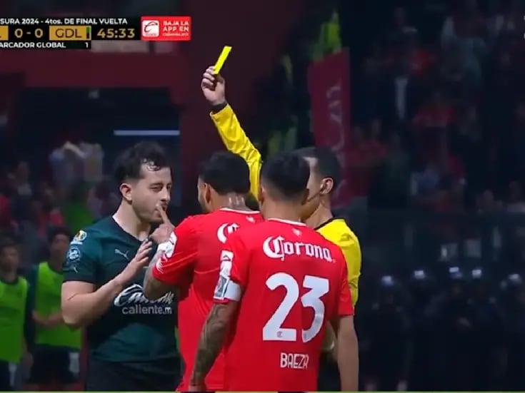 VIDEO | Al acabar el partido, Alan Mozo buscó a Alexis Vega tras acalorada discusión en el Chivas vs. Toluca