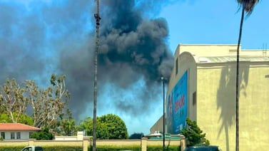 Explota transformador y se provoca incendio en los estudios Warner Bros de California