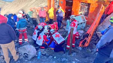 Recuperan cuerpos de cuatro alpinistas muertos en el Pico de Orizaba
