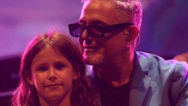 Alejandro Sanz vive momento especial con su hija Alma en concierto de Madrid 
