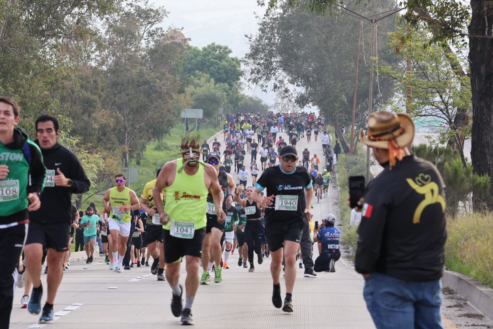 Casi 4 mil corredores participaron y realizaron el recorrido de los 12 kilómetros en la tradicional carrera de ‘La Enchilada’.