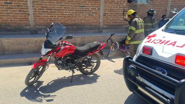 Dos heridos en choque de moto y bicicleta en Hermosillo