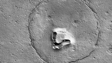 FOTO: NASA halla la cara de un "oso" en Marte