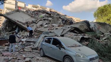 Terremoto en Turquía y Grecia: Un pequeño tsunami inunda una ciudad costera turca tras terremoto en el Egeo