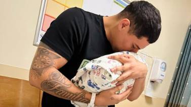 Eduin Caz, de Grupo Firme, comparte el nacimiento de su tercer hijo junto a Daisy Anahy