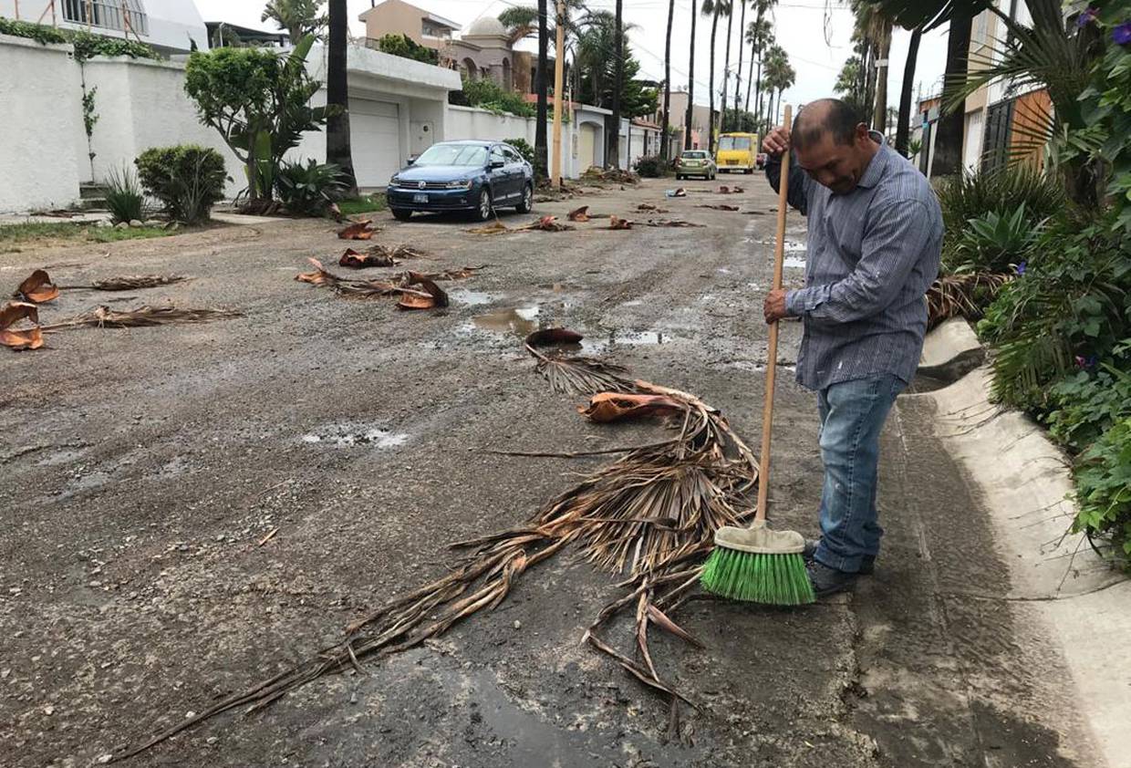 Las lluvias que azotaron ayer la ciudad dejaron sin luz a Playas de Tijuana.
